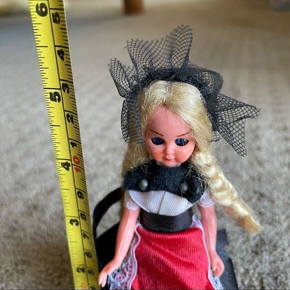 Vintage Swiss Doll Traditional Costume “Bern” Sleepy Eyes - Picture 9 of 11